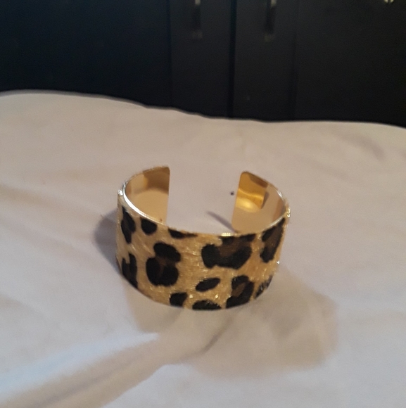 Animal Print cuff Bracelet - Picture 3 of 4